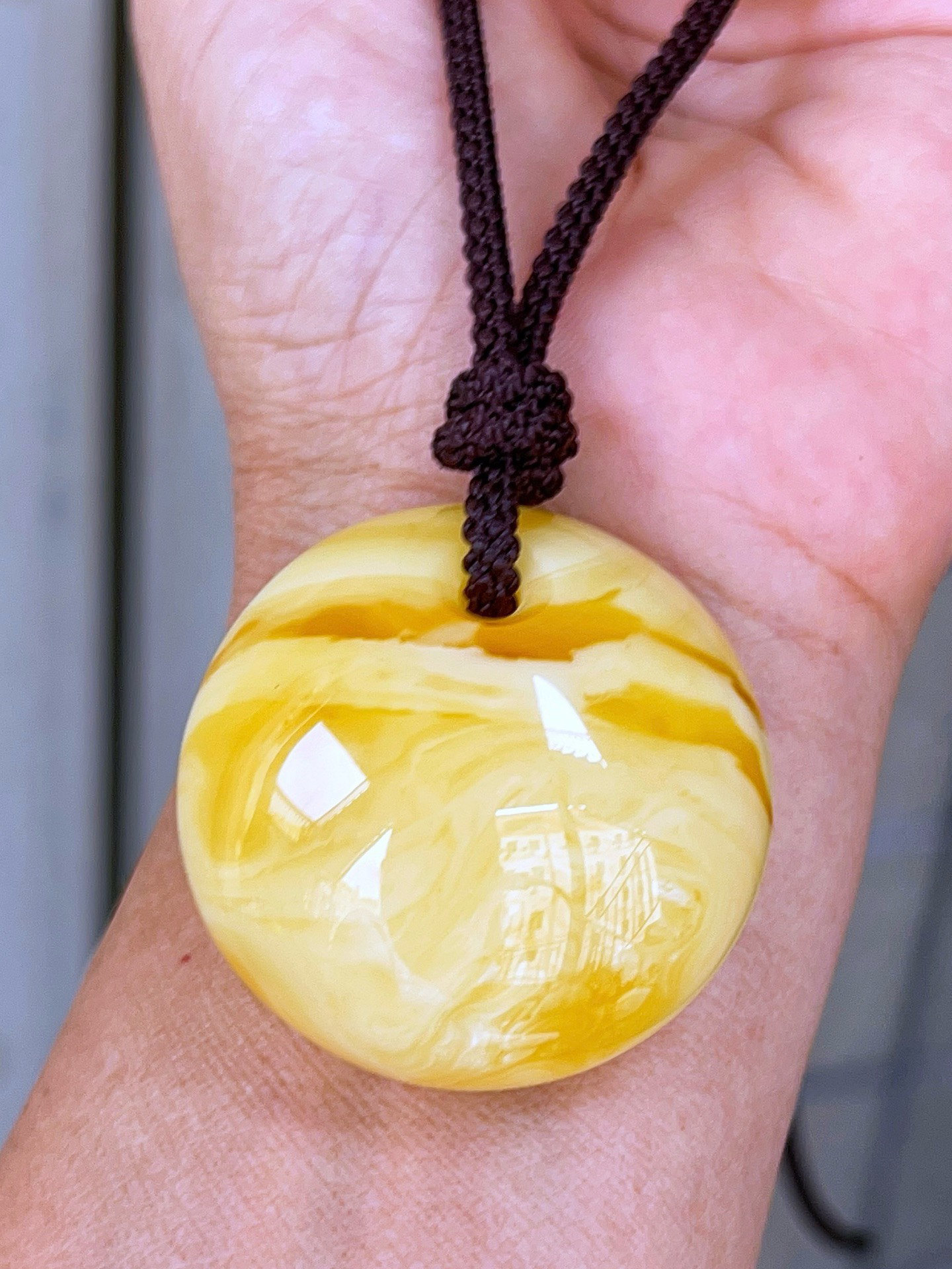 焦皮料白花公主扣吊坠