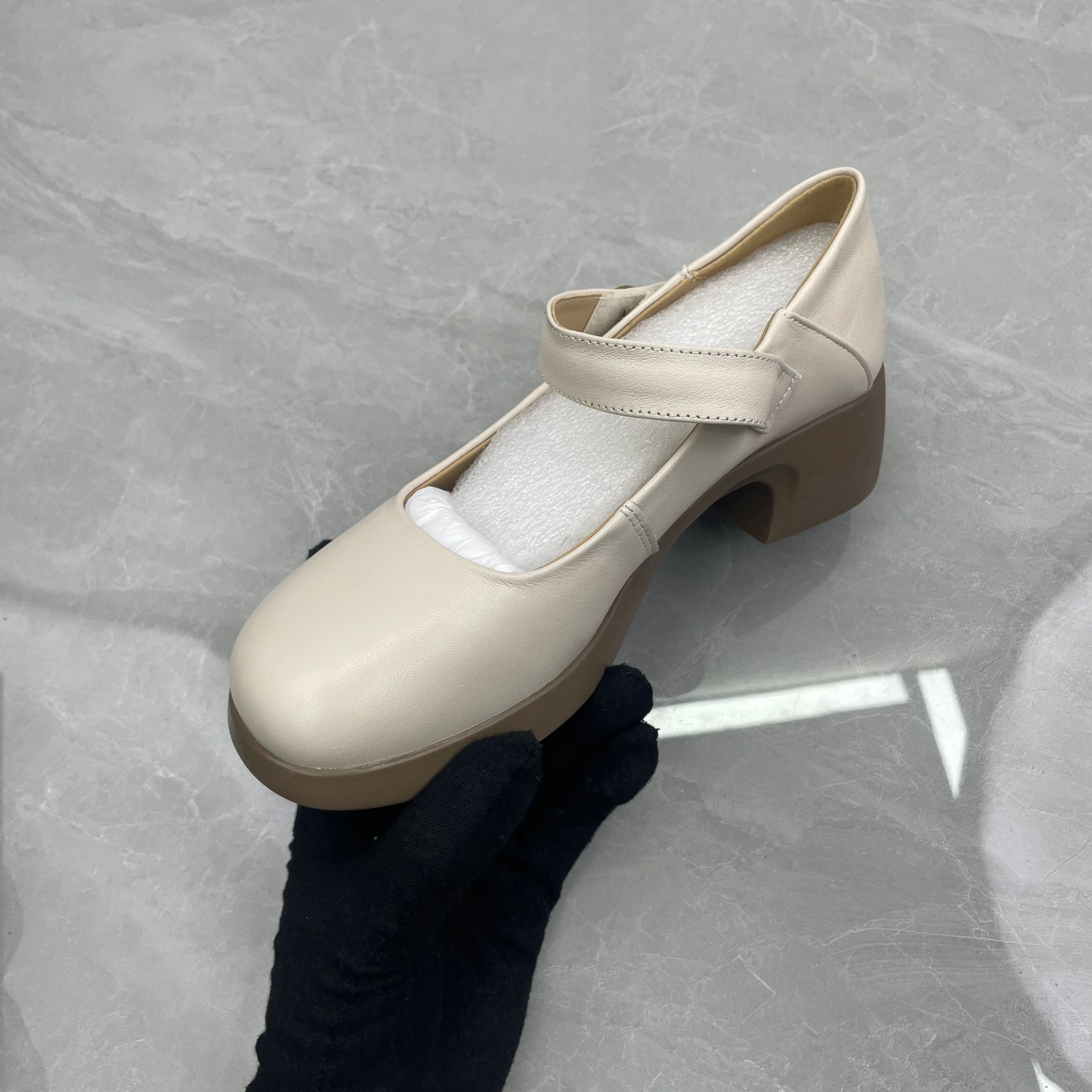 单鞋女（牛皮）8277   (孤品) f区37/38码