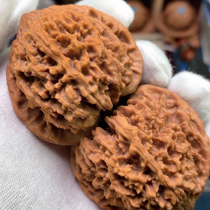 文玩核桃吊坠47全品货头山地红皮57克原桩百花山满天星