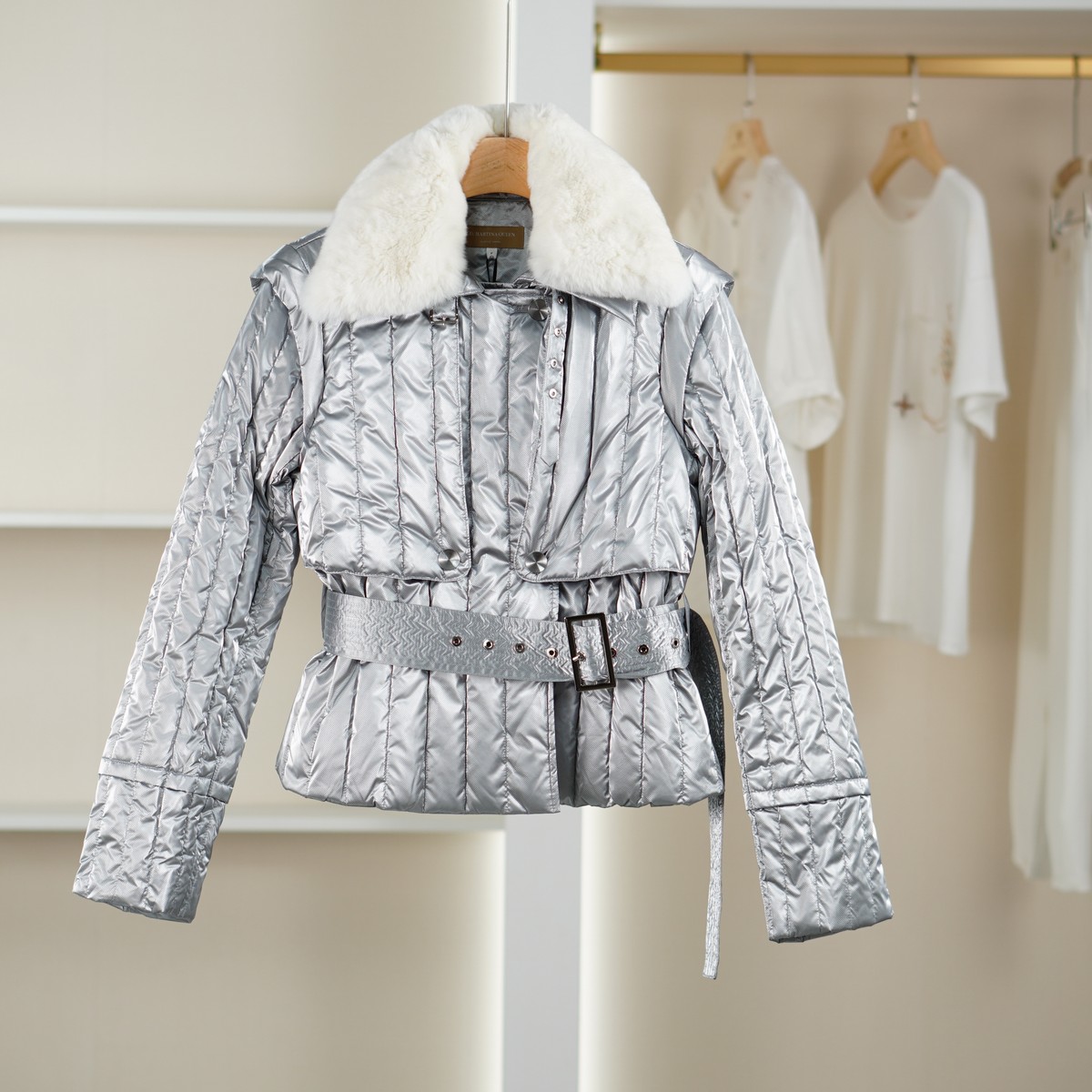 麦迪尚品【遥】5090812 时尚修身保暖羽绒服冬季女装品牌折扣