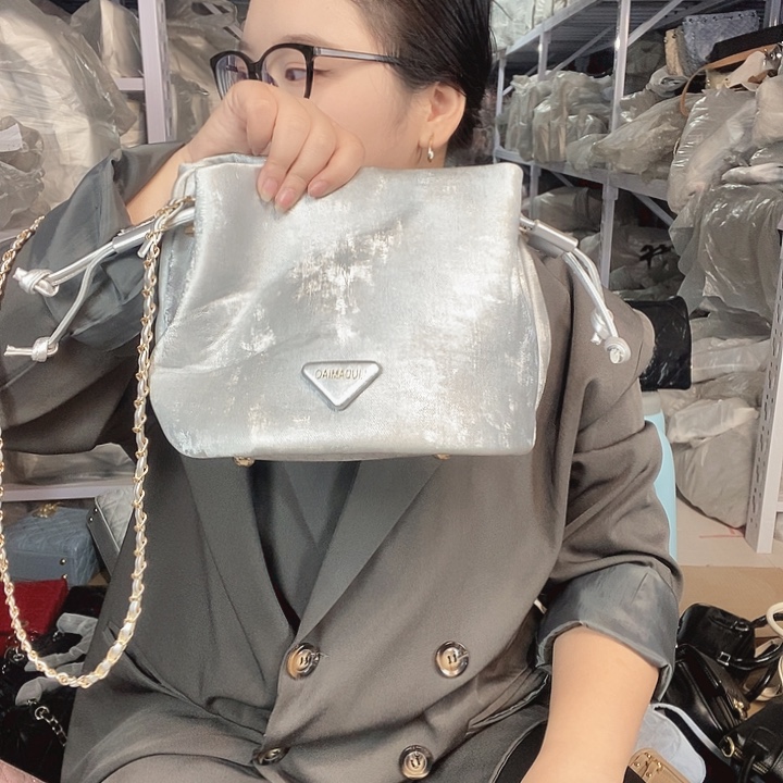 PU黄牛皮（革）PVC时尚潮流时尚