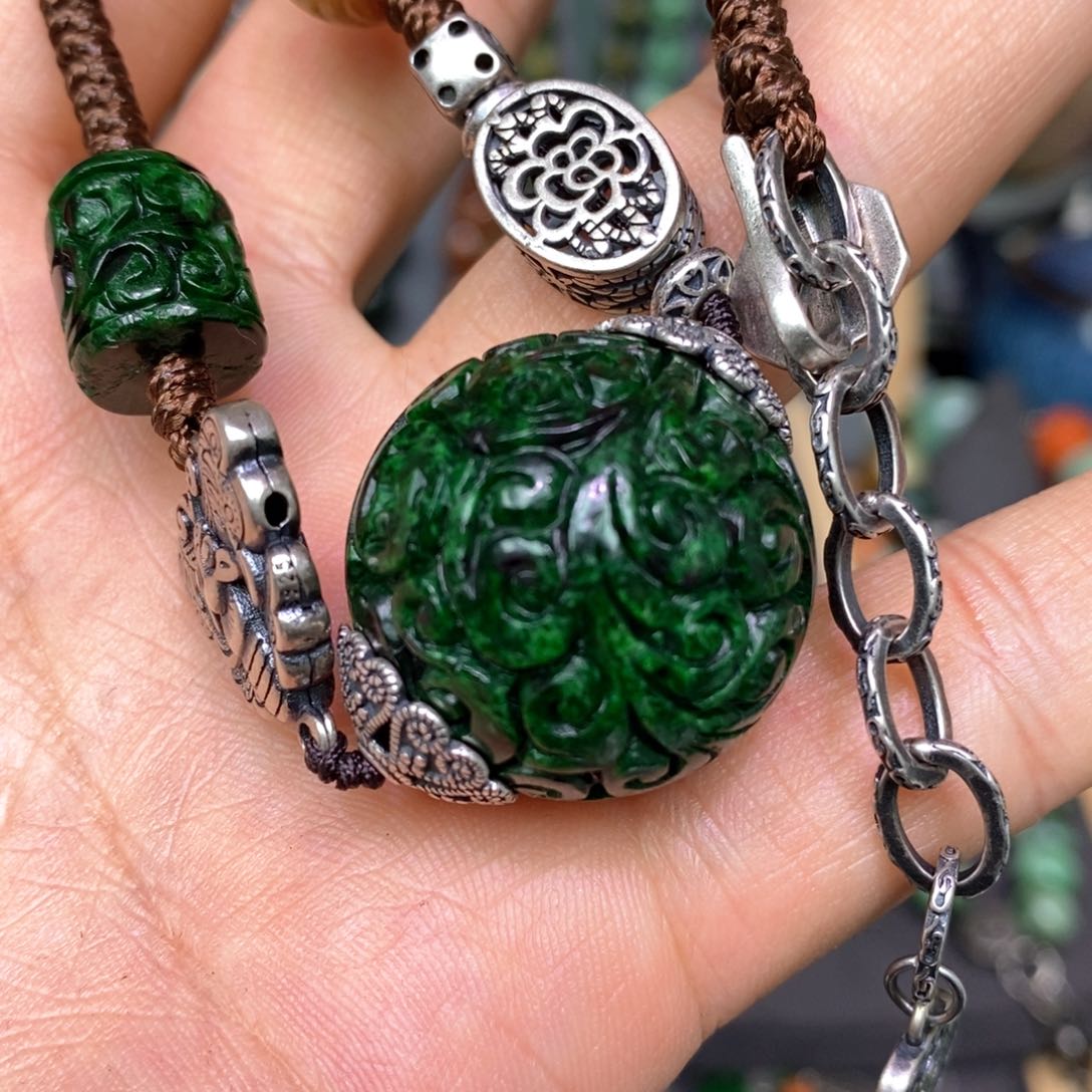 翡翠颈饰未镶嵌霖**安漂亮美眉