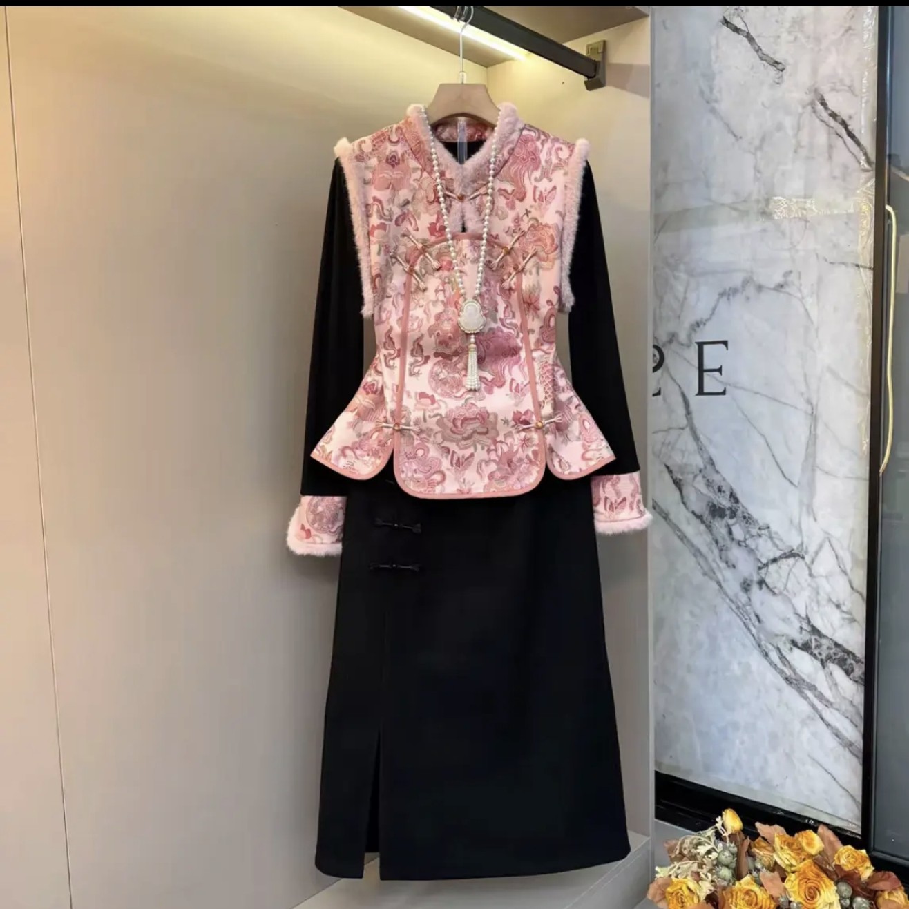 乐1825（新年款）冬季大码新中式国风盘扣马甲+内搭+半裙三件套套装