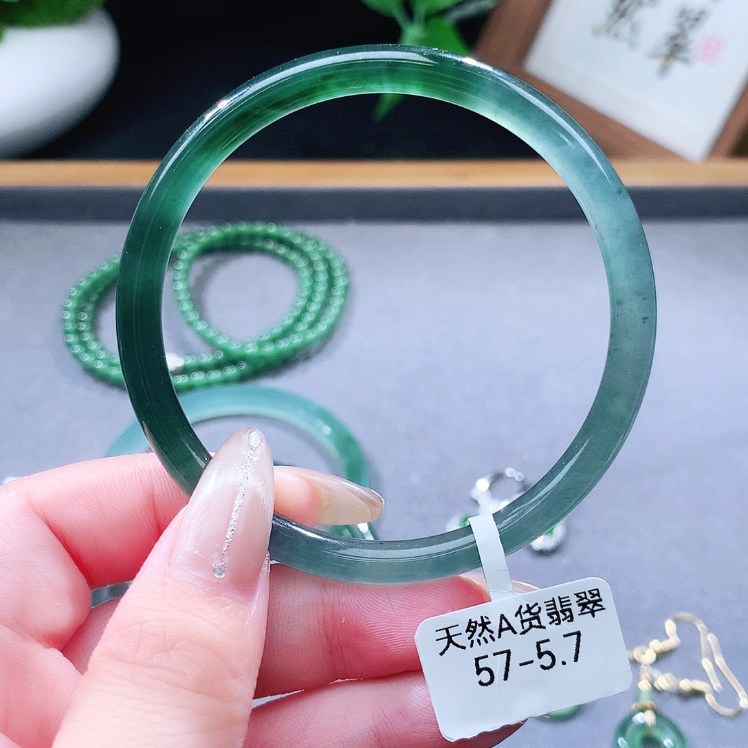 翡翠手镯（圆镯）未镶嵌