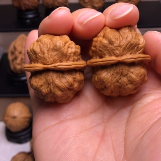 文玩核桃把件那**水龙鳞舍利疙瘩包35