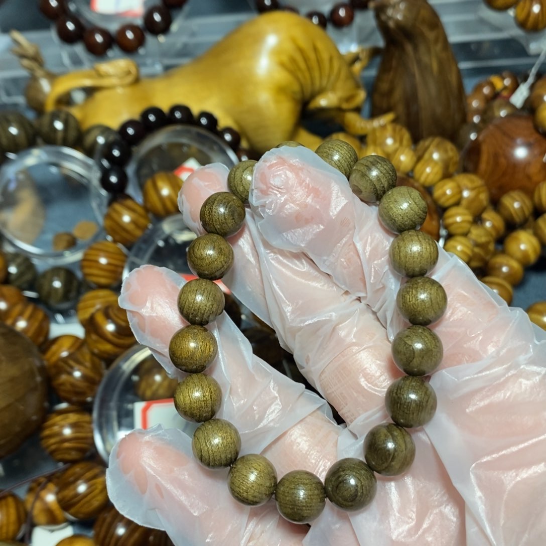 金丝楠木雕工艺品10