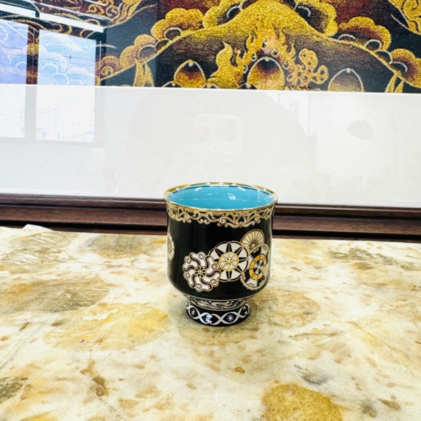 854-黑底错金主人杯（高足）（235）是