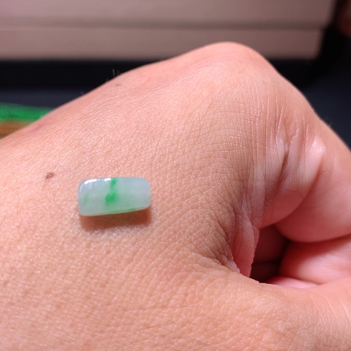 翡翠裸石飘绿花路路通