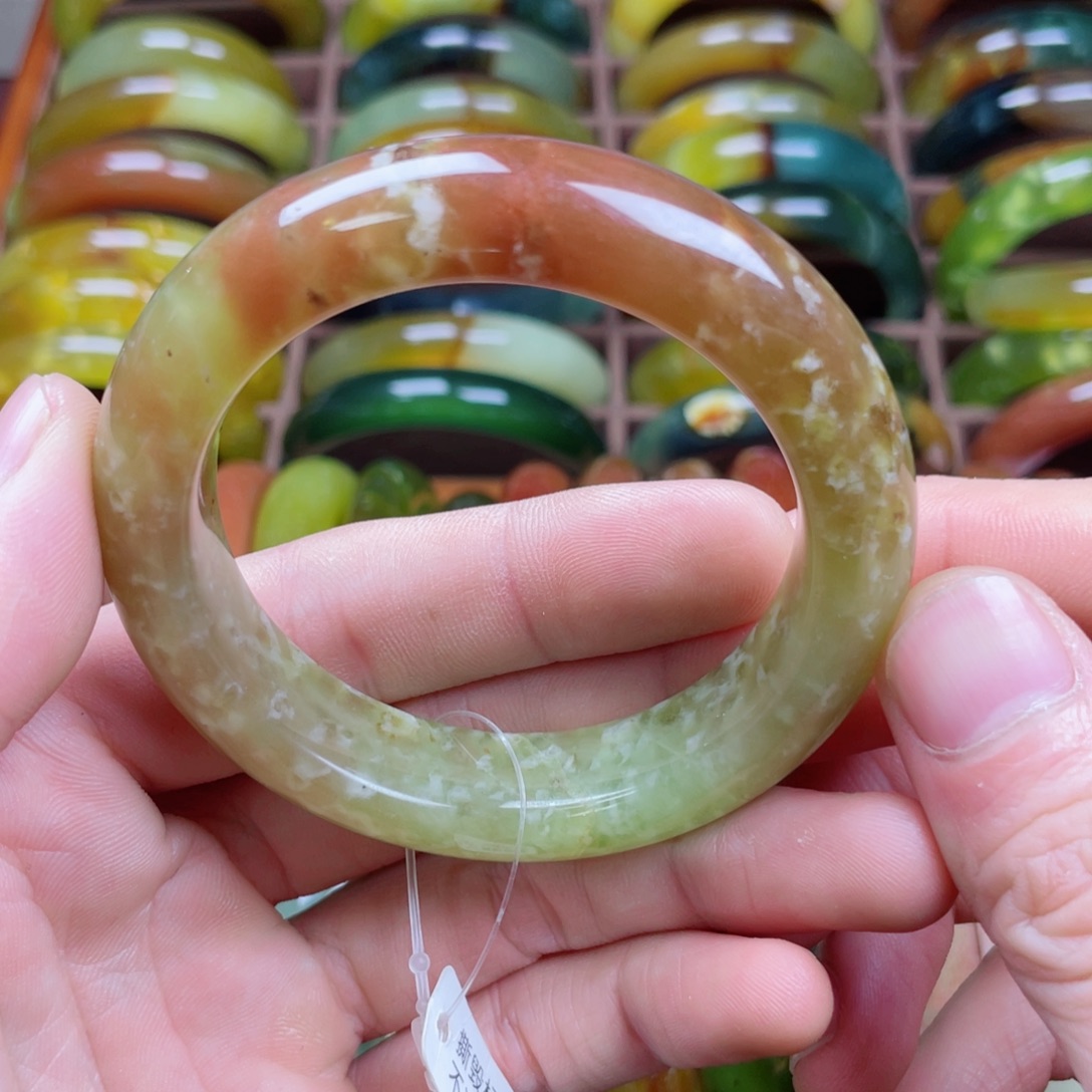 蛇纹石玉未镶嵌手镯