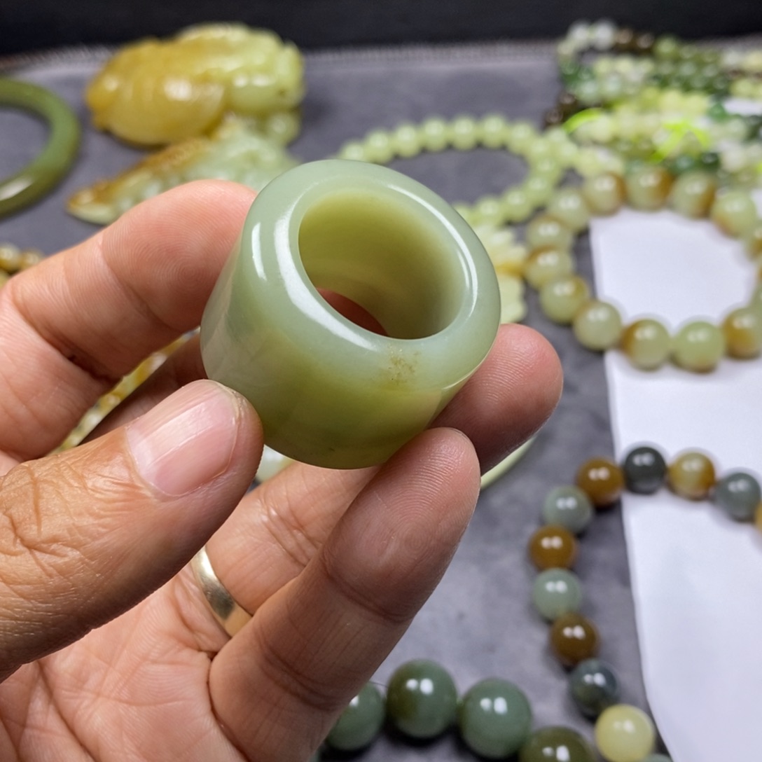 和***哥和田玉未镶嵌吊坠(不含链)