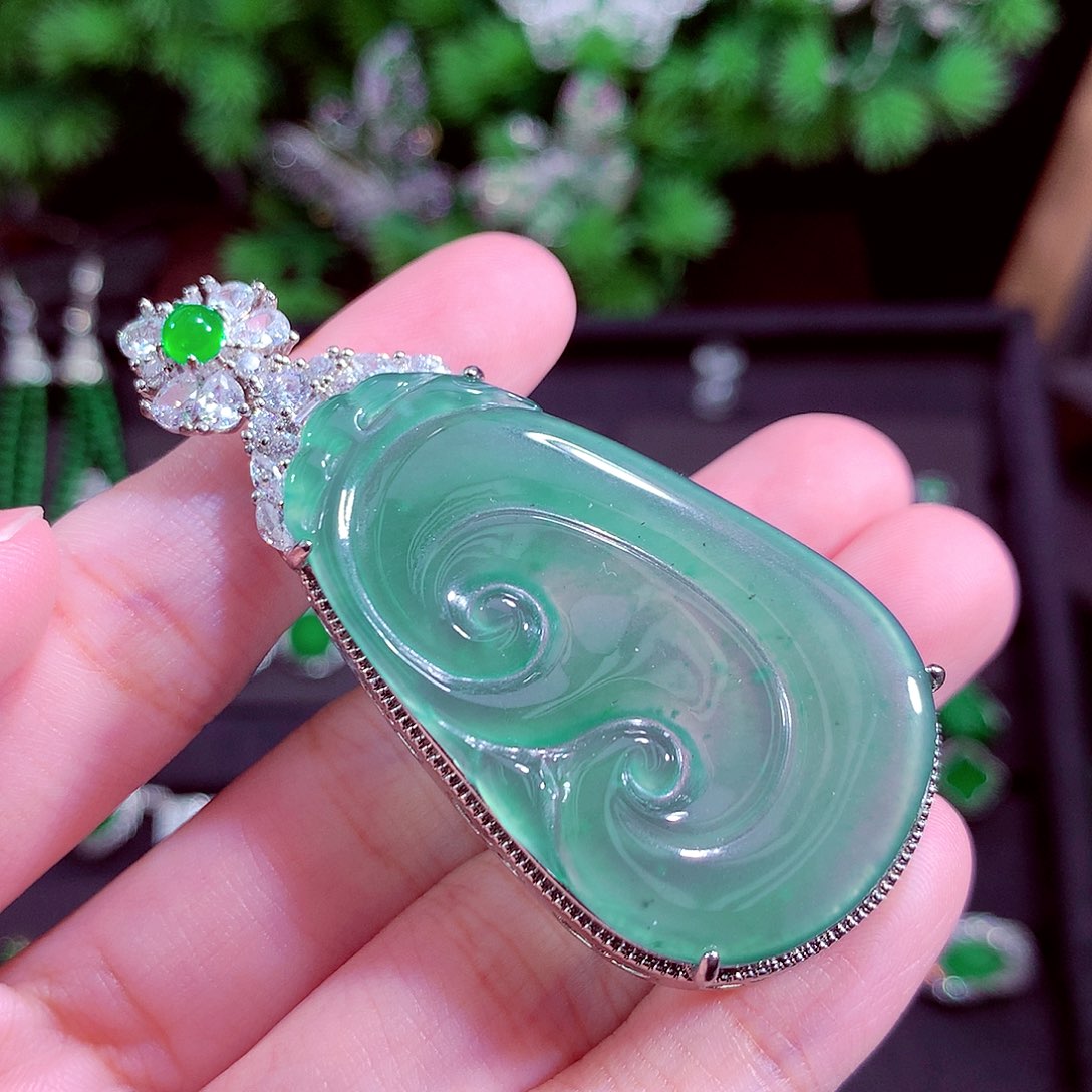 颈饰未镶嵌翡翠天然