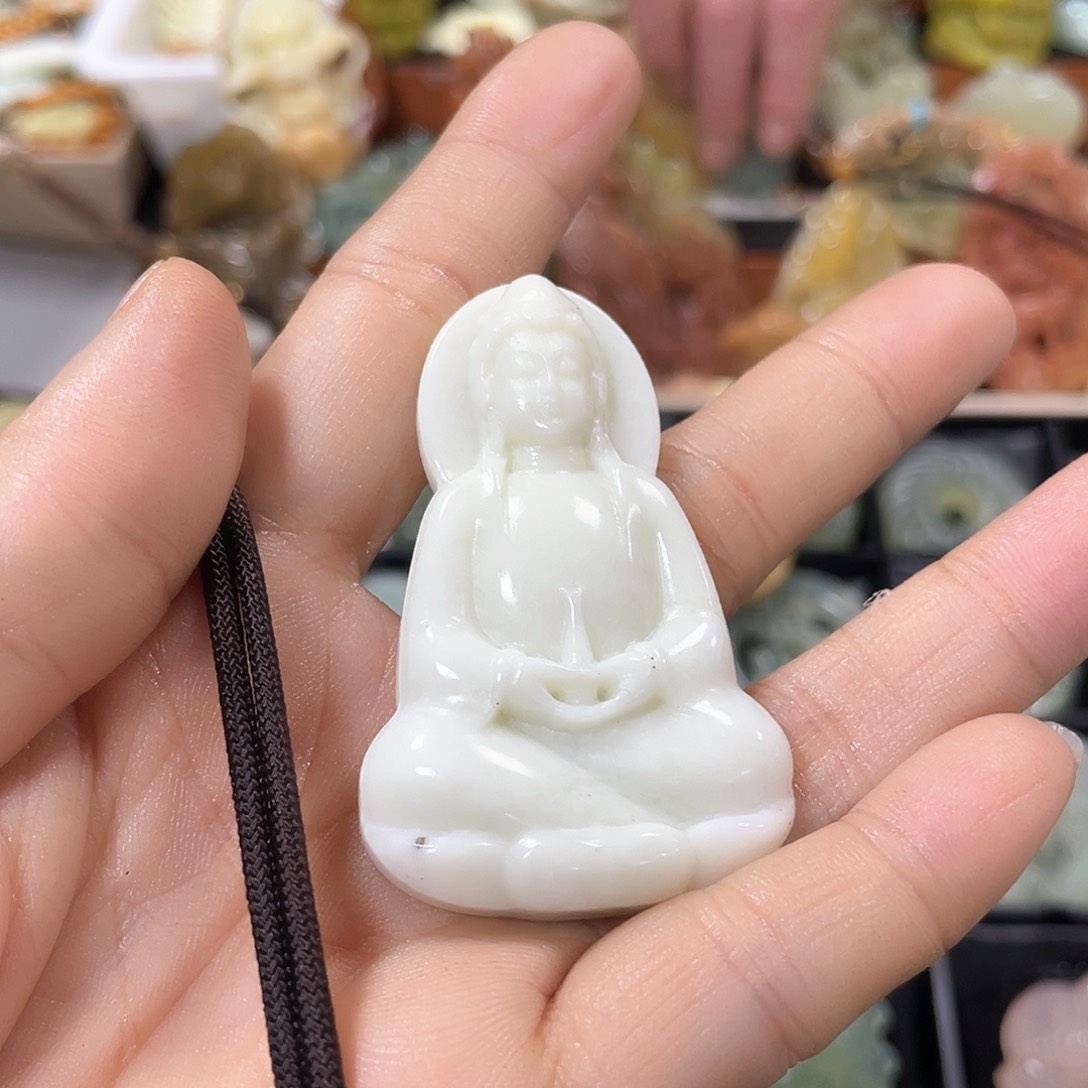 蛇纹石玉颈饰未镶嵌