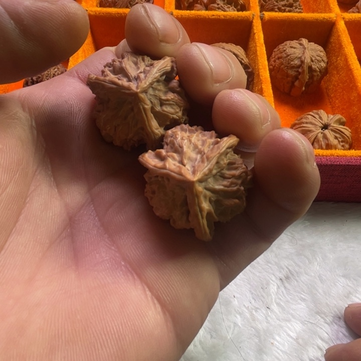 把件桃核盘山三棱