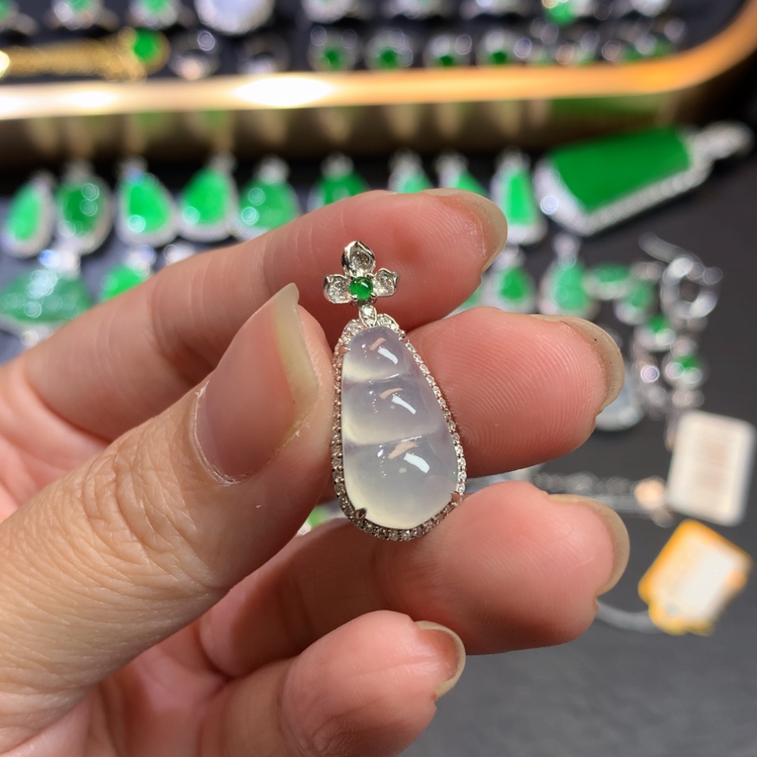 翡翠吊坠(不含链)18K金镶嵌