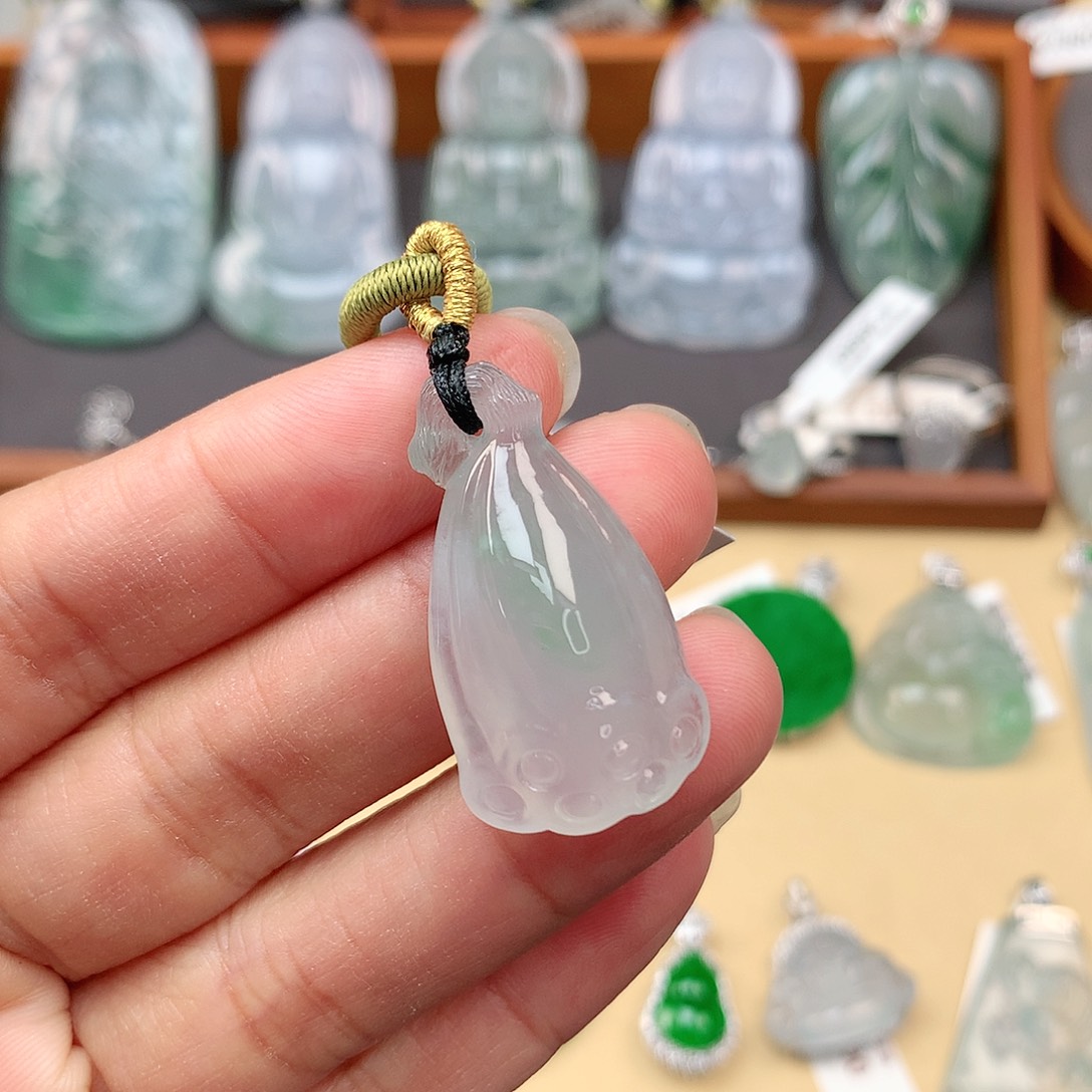 翡翠颈饰未镶嵌莲蓬