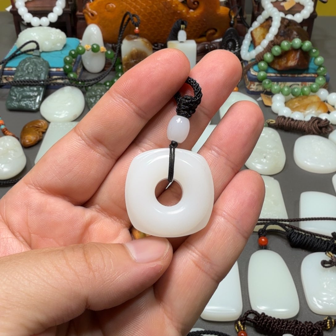 和田玉颈饰未镶嵌