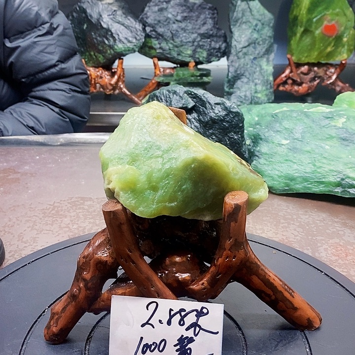 蛇纹石玉原石未镶嵌