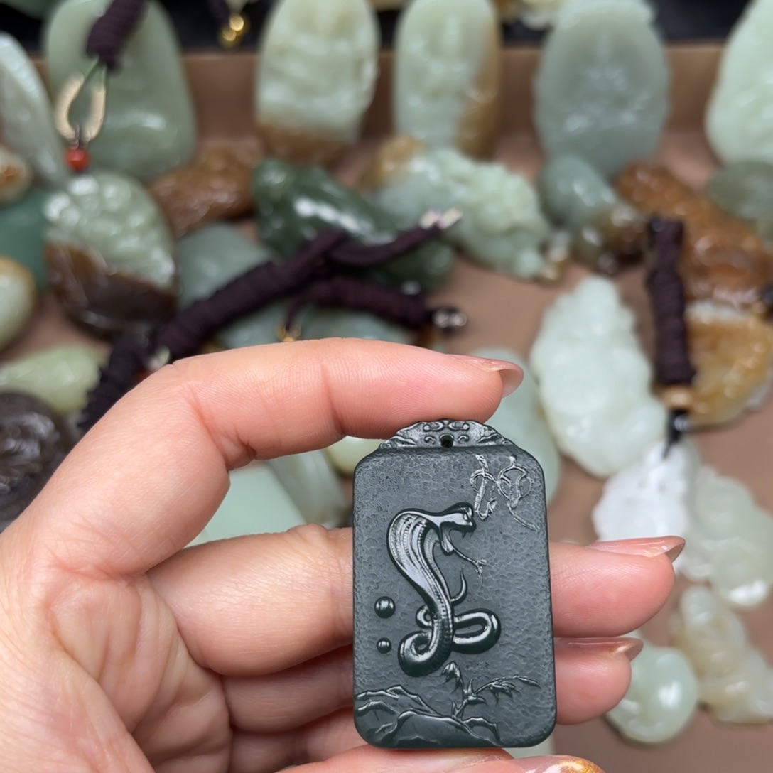 和田玉颈饰未镶嵌