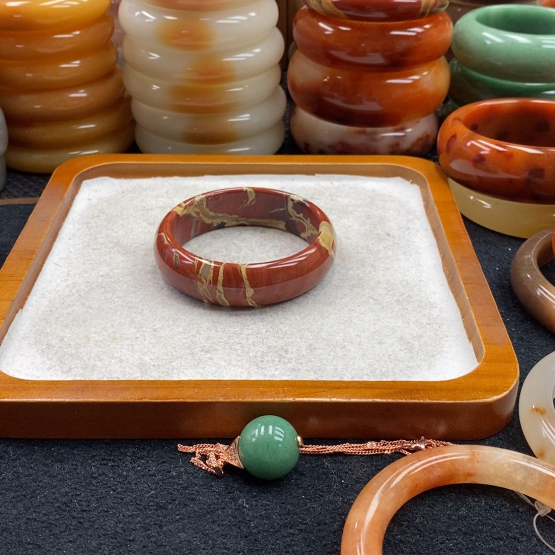 平***珍石英岩玉未镶嵌手镯（圆镯）