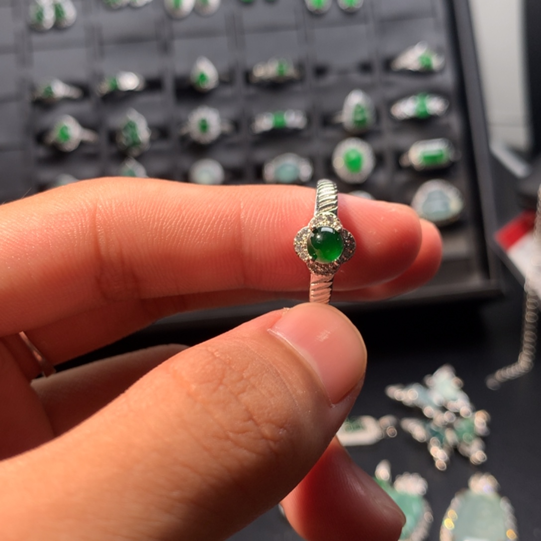 翡翠未镶嵌戒指戒指