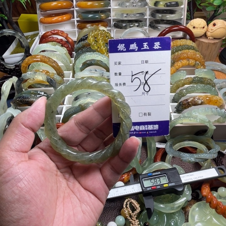 未镶嵌蛇纹石玉手镯