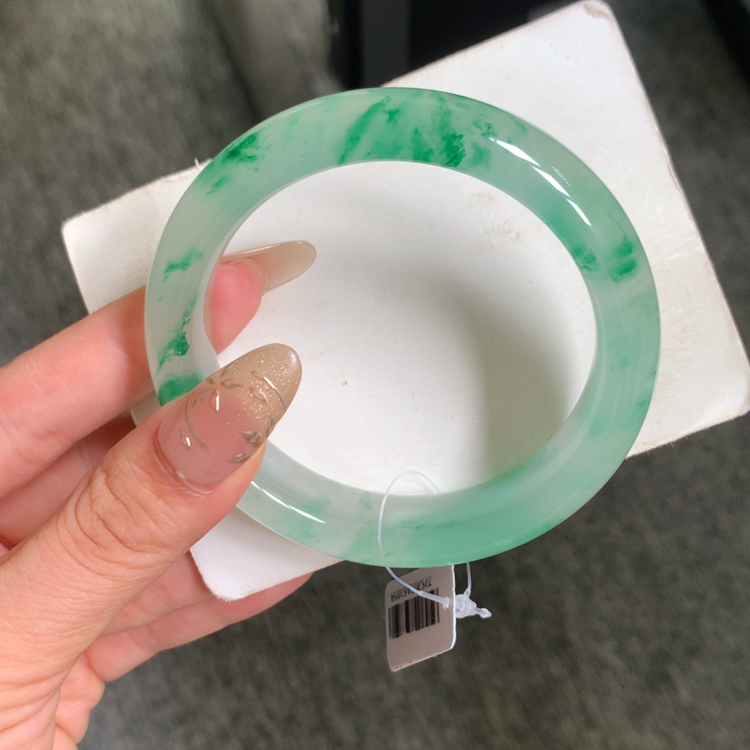 未镶嵌手镯石英质玉（非洲翠）