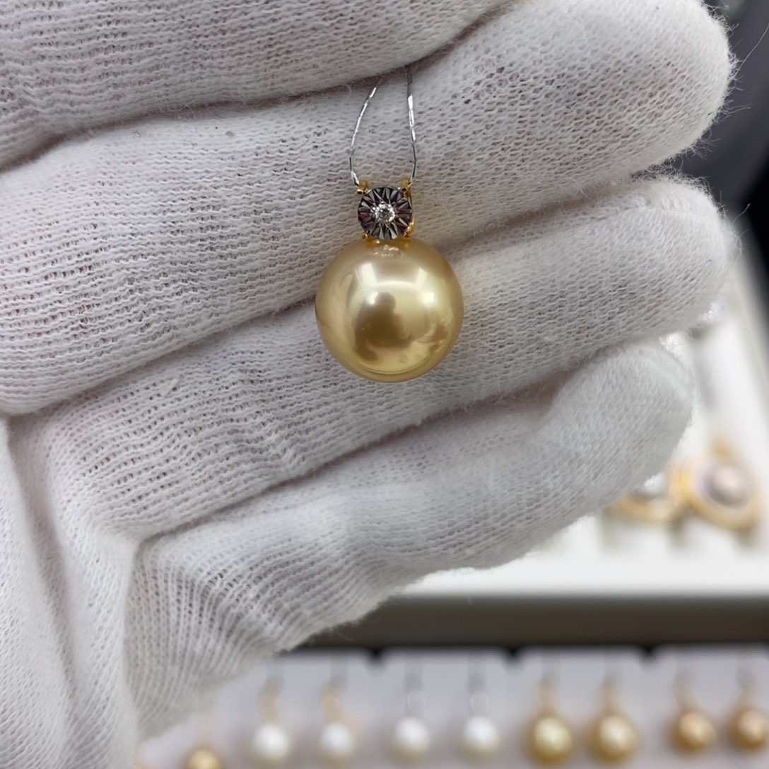 海水珍珠颈饰18K金镶嵌12-13m m