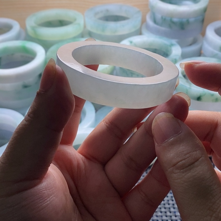 定制翡翠A货未镶嵌志*張