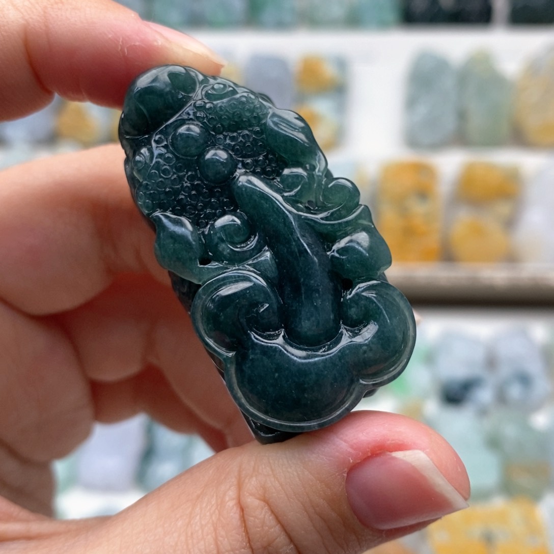 翡翠吊坠(赠链)未镶嵌