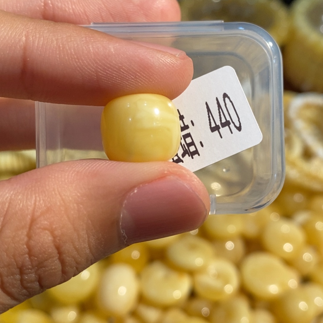 琥珀未镶嵌珠宝奇石440