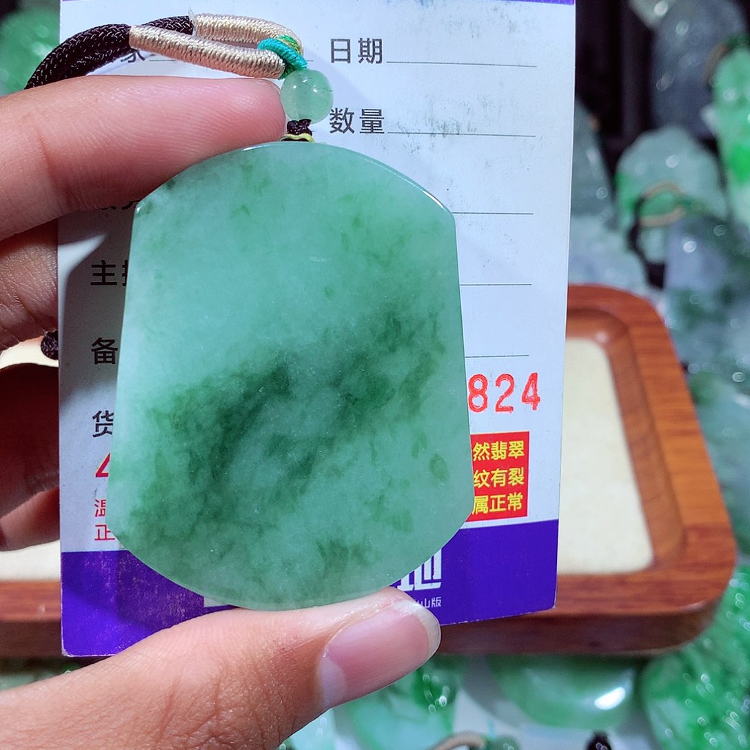 翡翠吊坠(不含链)未镶嵌有**铺