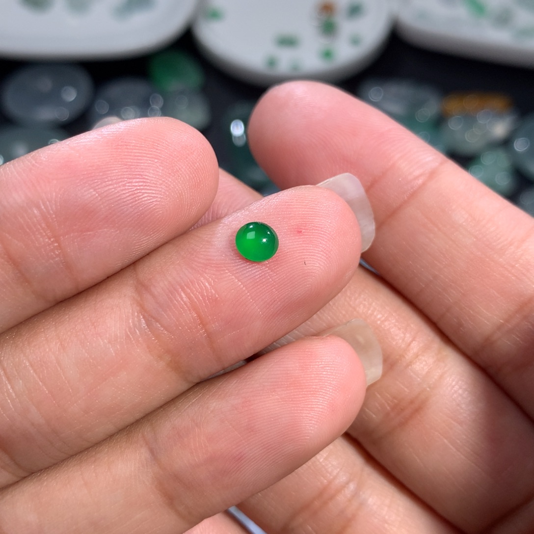 翡翠裸石未镶嵌绿蛋面