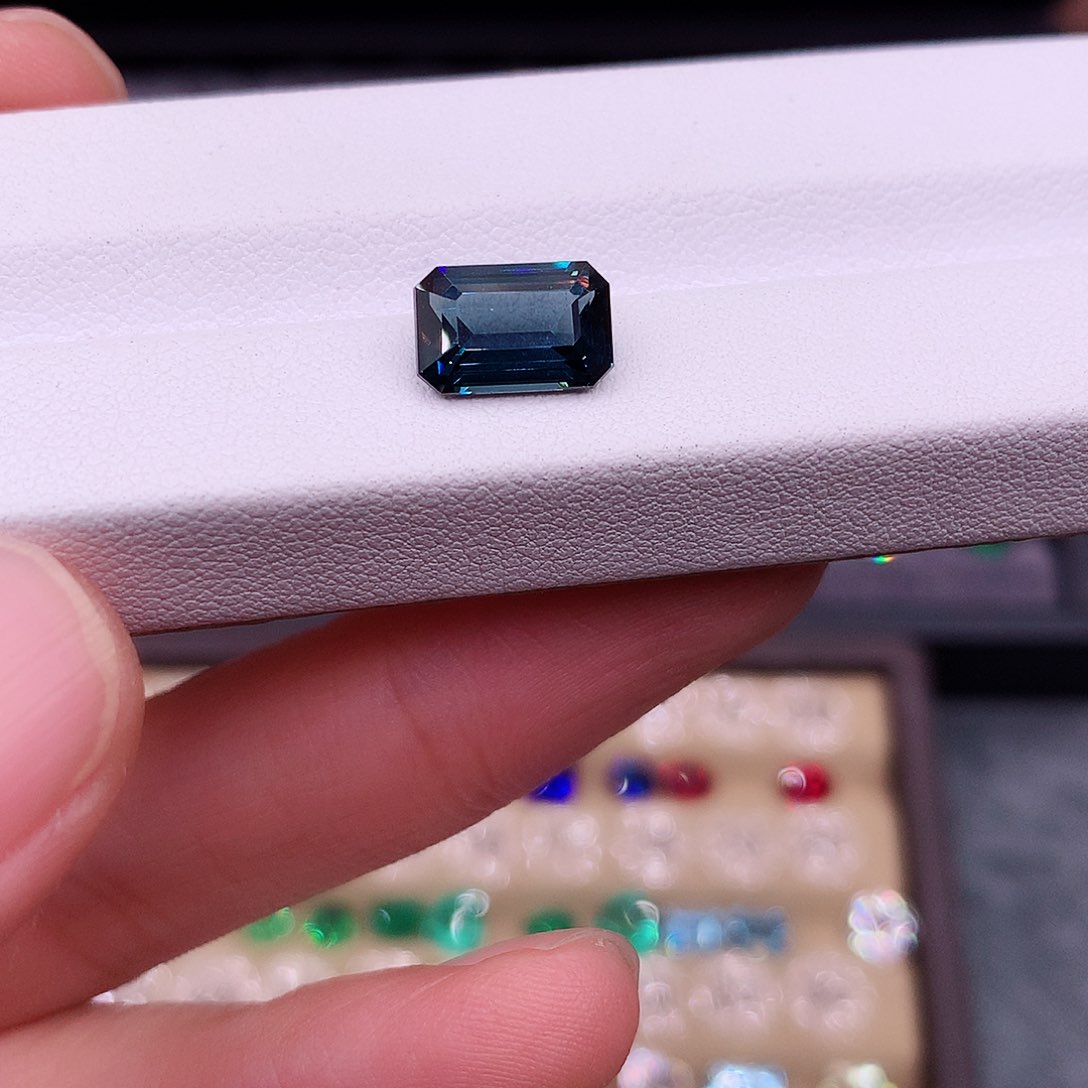 尖晶石裸石未镶嵌