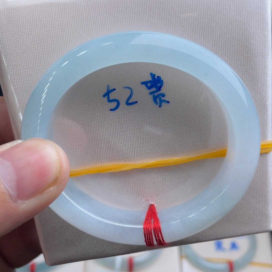 翡翠手镯未镶嵌翡翠手镯