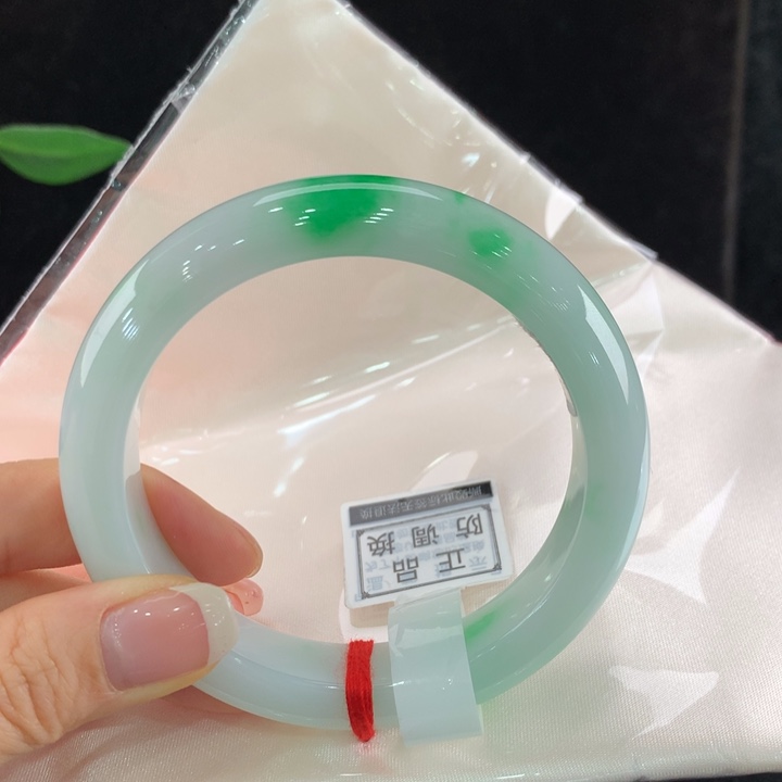 翡翠手镯未镶嵌111-0239
