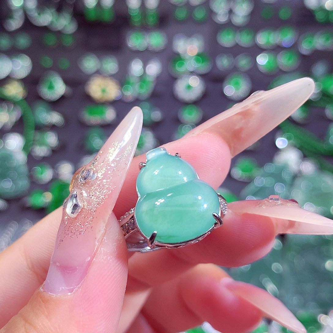 翡翠未镶嵌颈饰紫*挂件