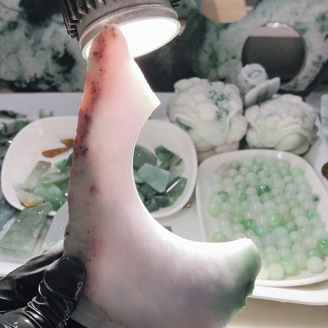 翡翠未镶嵌颈饰边角料