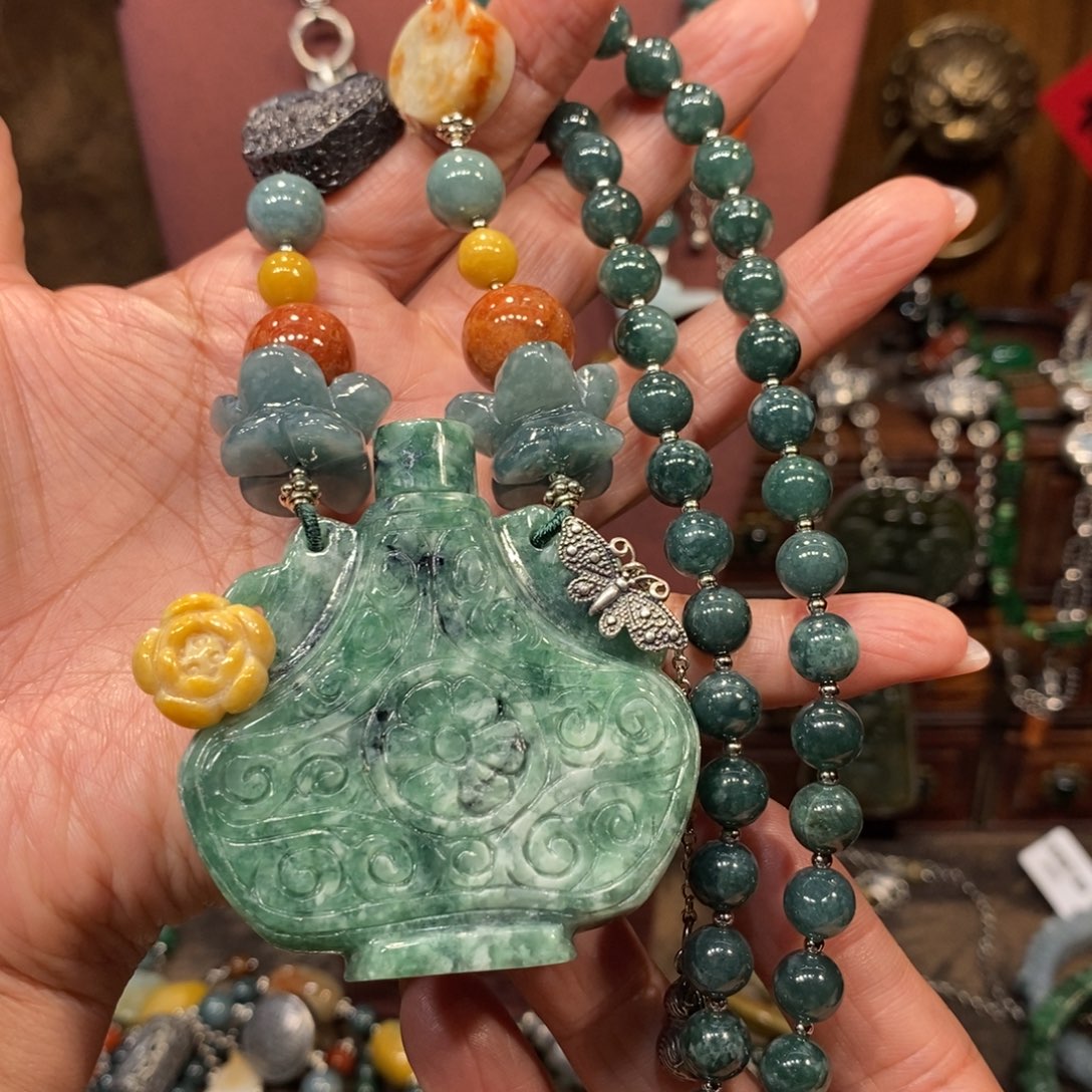 翡翠吊坠(赠链)未镶嵌