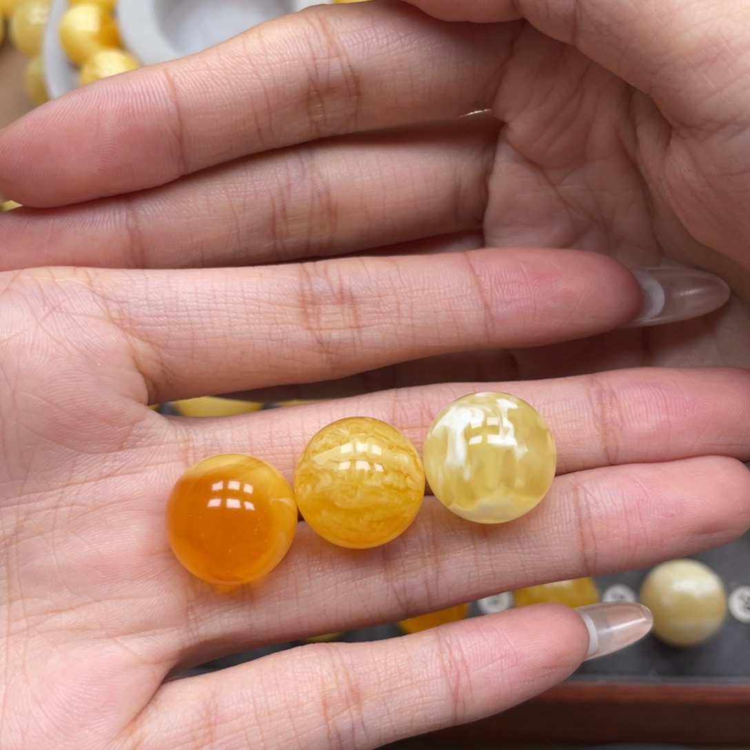 苹****琥珀未镶嵌珠宝奇石