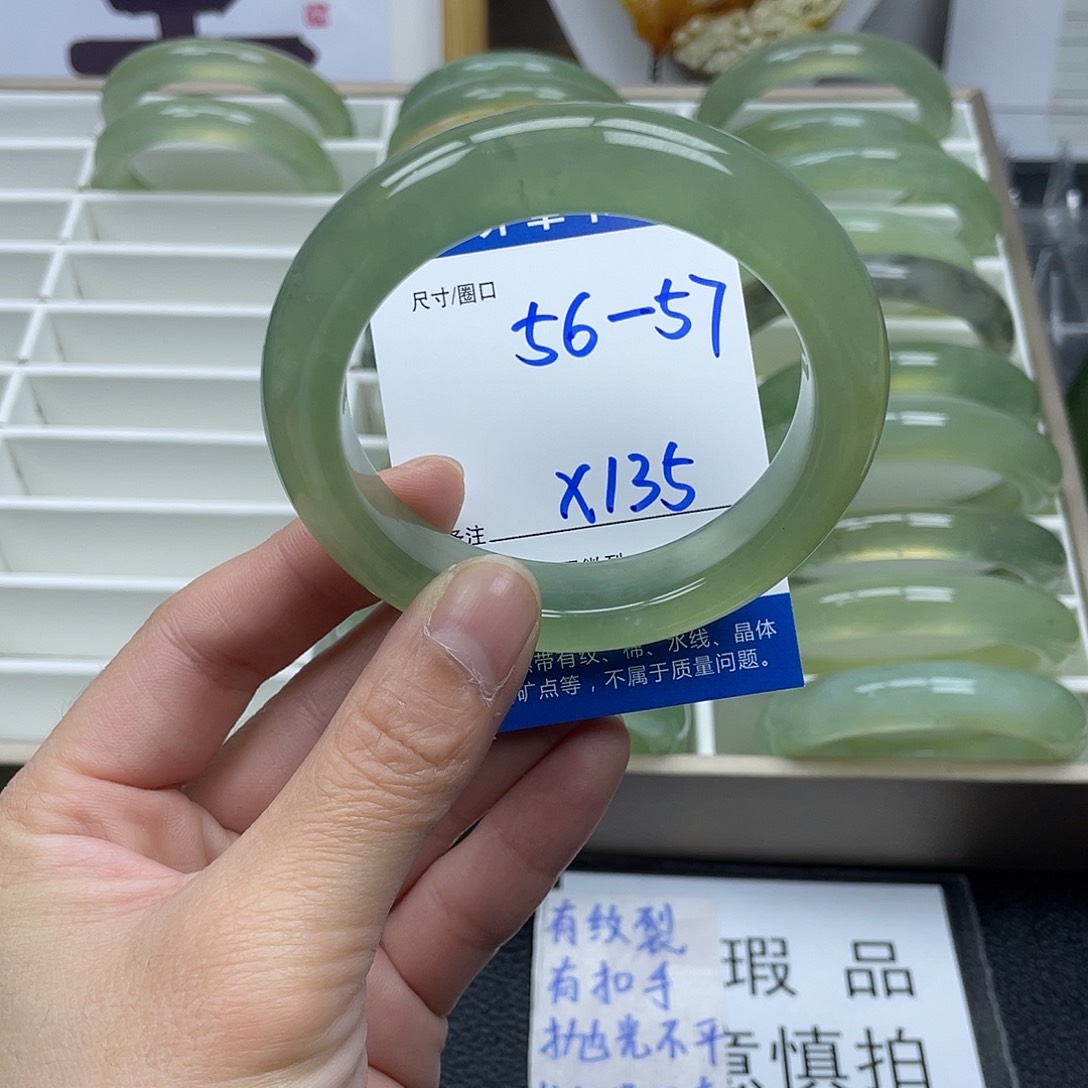 蛇纹石玉手镯未镶嵌