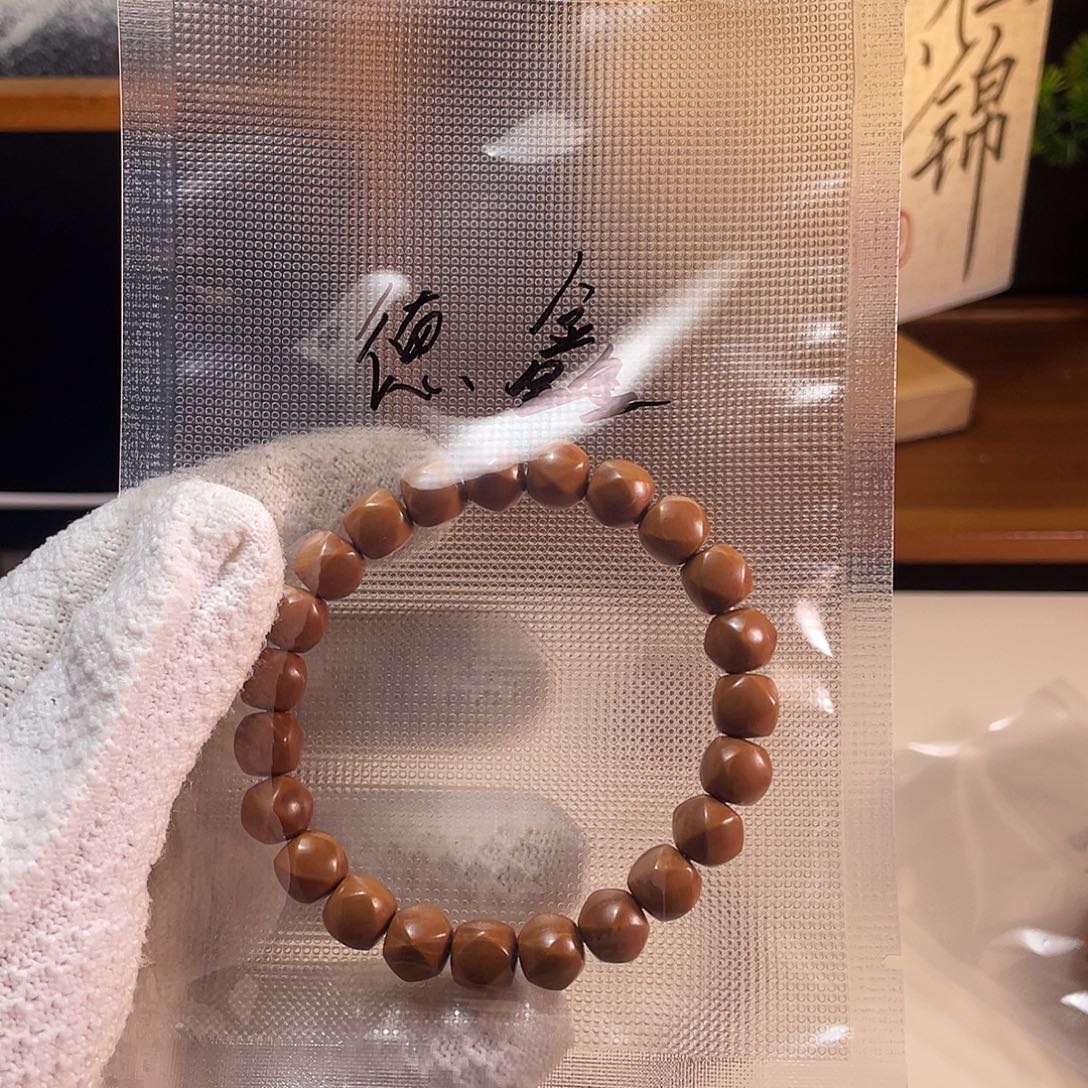 德***物猴头核桃雕刻唐八楞