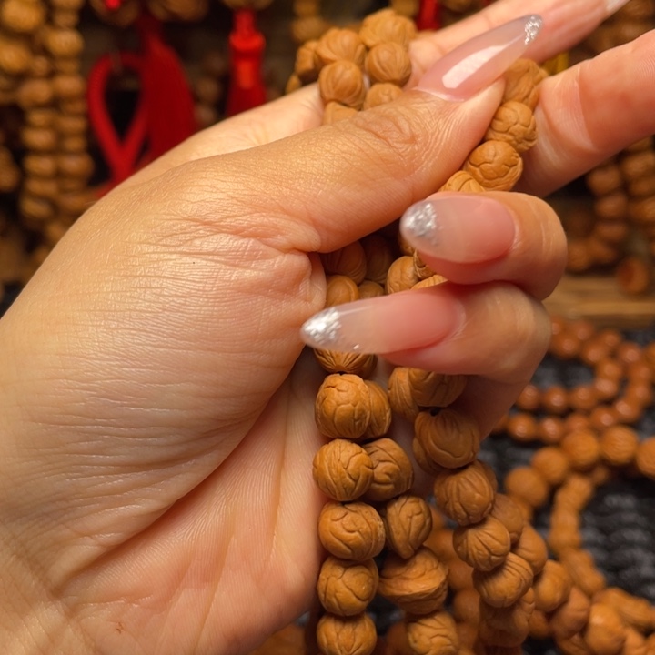 木质类龙纹桃枭手串