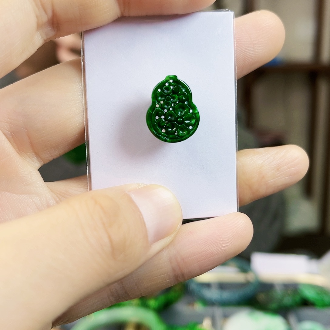 翡翠颈饰未镶嵌吊坠