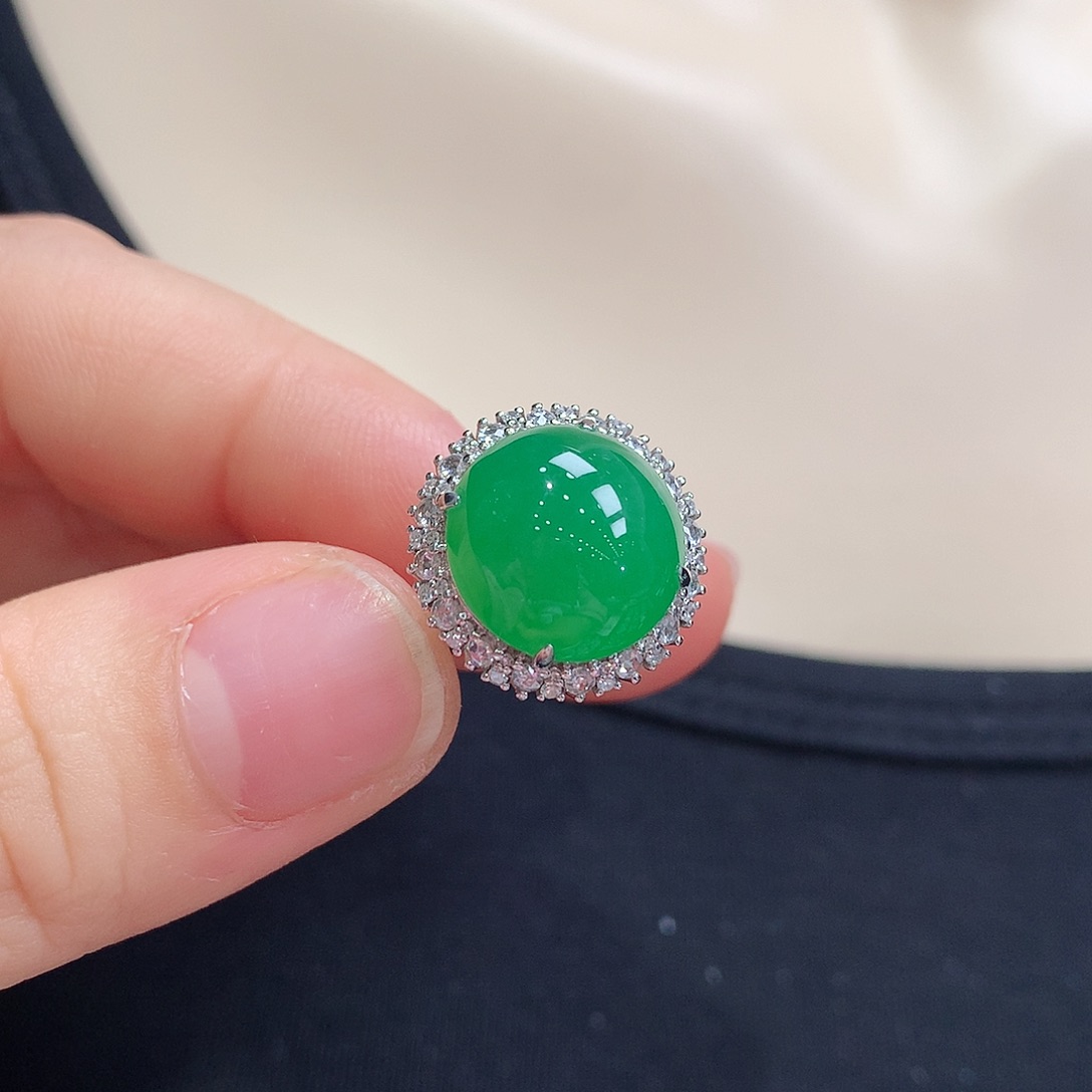 翡翠戒指18K金镶嵌戒指