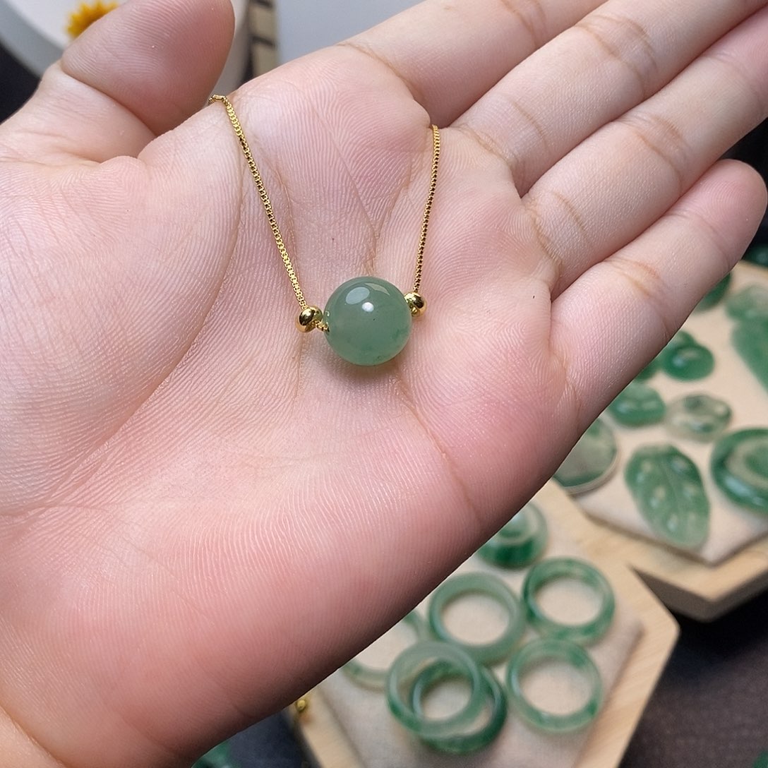 石英岩玉未镶嵌颈饰