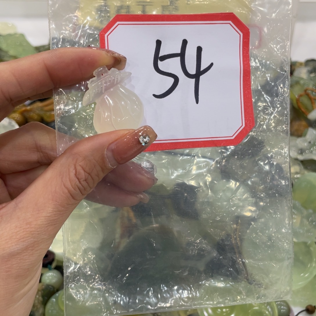 蛇纹石玉颈饰合金