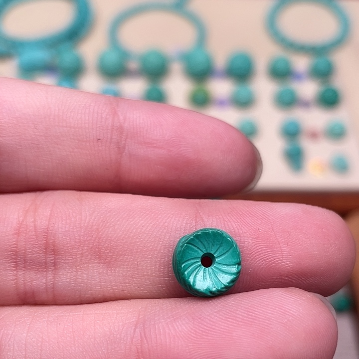 云见手工雕刻配饰，尺寸10