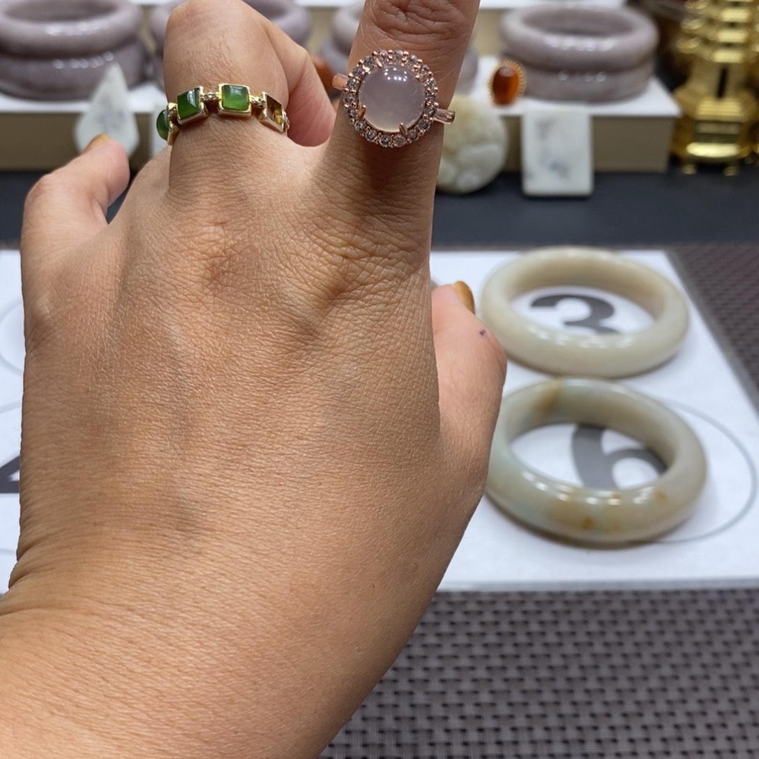 石英质玉手镯未镶嵌