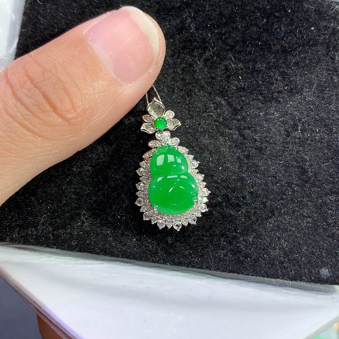 翡翠吊坠(赠链)18K金镶嵌