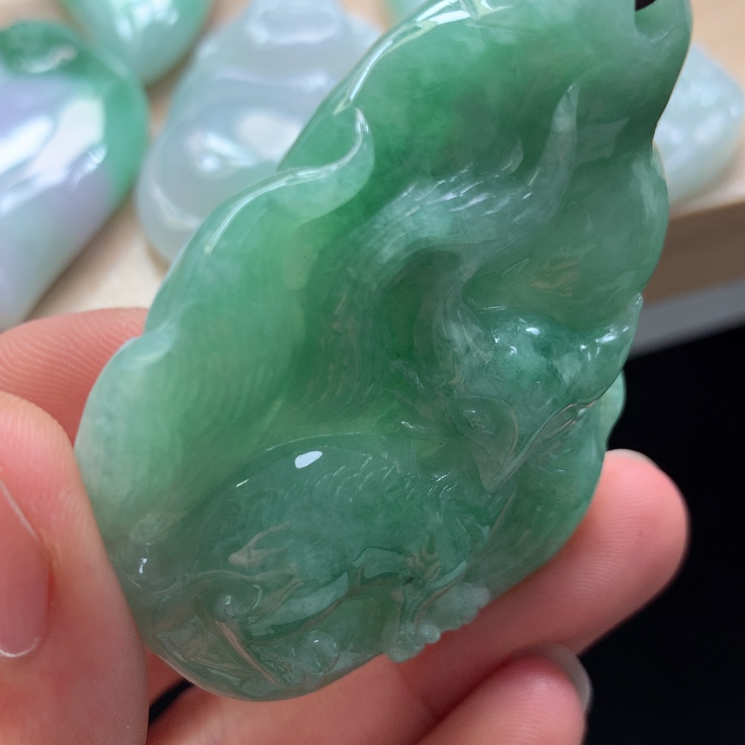 翡翠未镶嵌颈饰吊坠